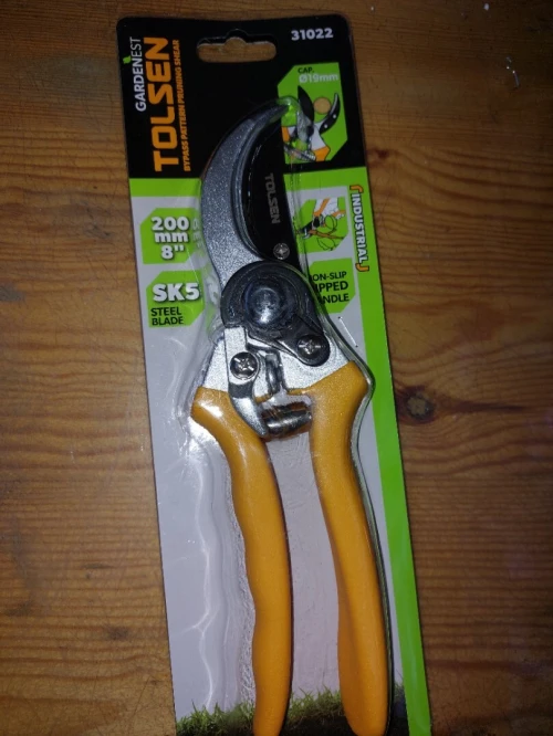 sécateur à lame franche Tolsen (modèle 31022).