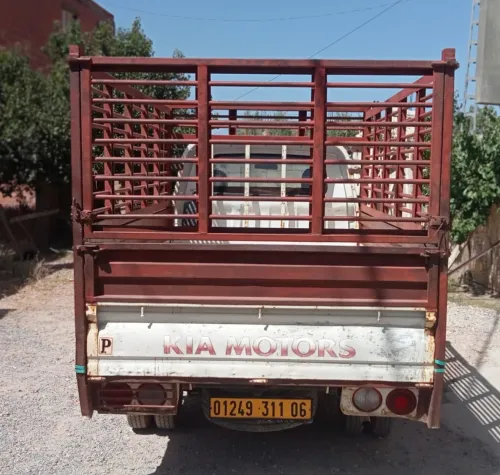 Kia 2700 Camion plateau 2011