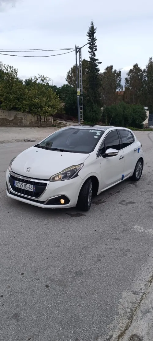 Peugeot 208 2015 Access Facelift