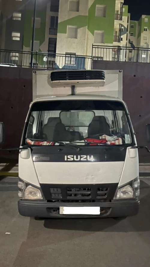 Isuzu Camion frigo lourd a louer 2014