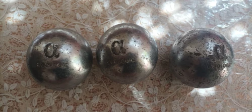 كرة حديدية boule de pétanque