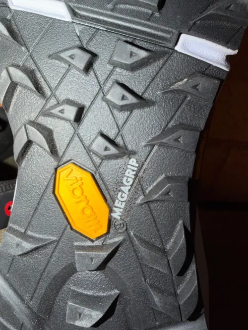 Salming hydro trail original running waterproof     Pointure 41 تلبس وحدك وتتمتع حبة فاالمفقود