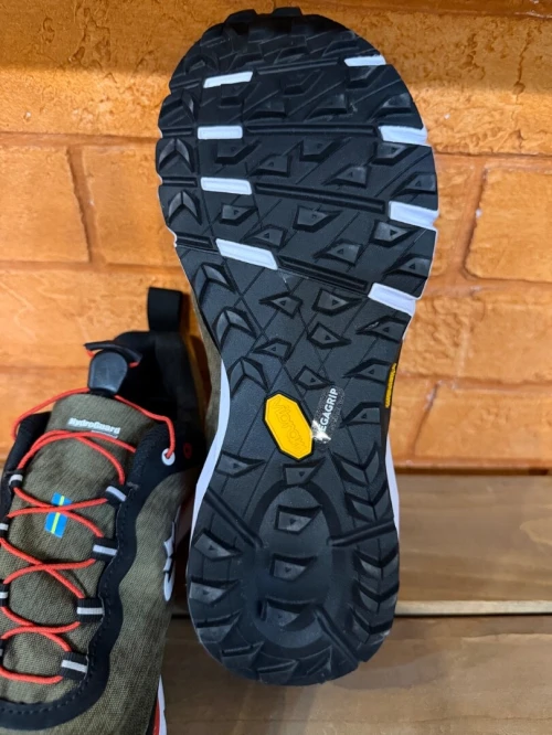 Salming hydro trail original running waterproof     Pointure 41 تلبس وحدك وتتمتع حبة فاالمفقود