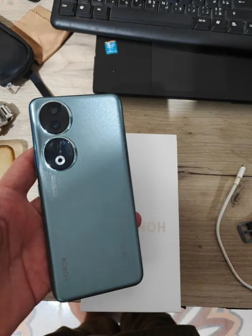 Honor 90