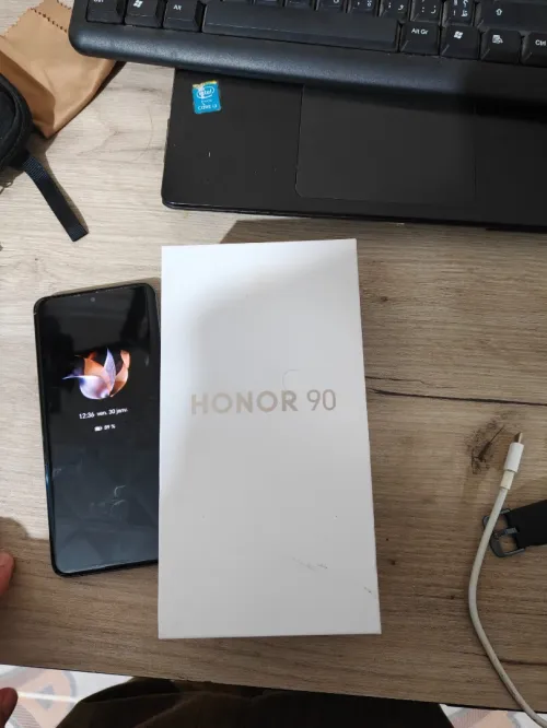 Honor 90