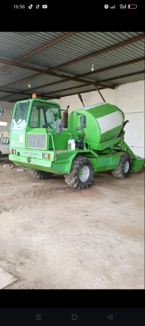 Auto bétonnière