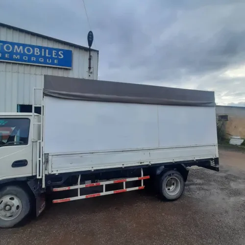 Une benne de camion 1040 JAC
