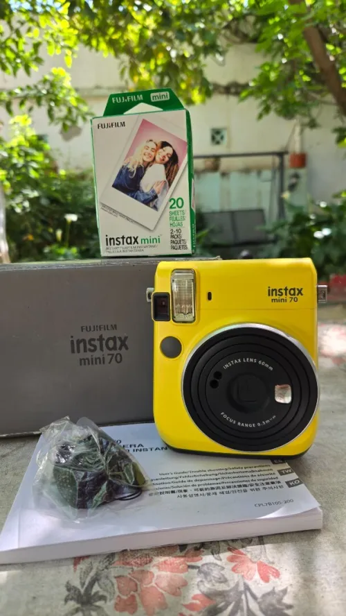 Fujifilm Instax Mini 70 Jaune  Appareil Photo Instantané + Pack Film (20 Photos)