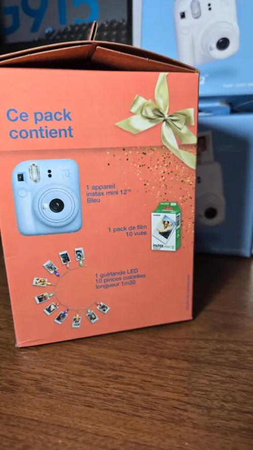 Fujifilm Instax Mini 12  Appareil Photo Instantané + Pack Cadeau (Film + Guirlande LED)