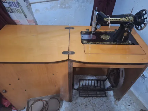 Machine à coudre à pédale manuelle SINGER "Sphinx" Vintage avec Meuble