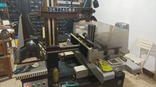 Machine de découpe par éléctro-erosion à fil (EDM) ROBOFIL DK7745