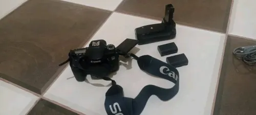 للبيع كاميرا Canon EOS 70D