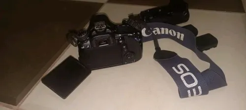 للبيع كاميرا Canon EOS 70D