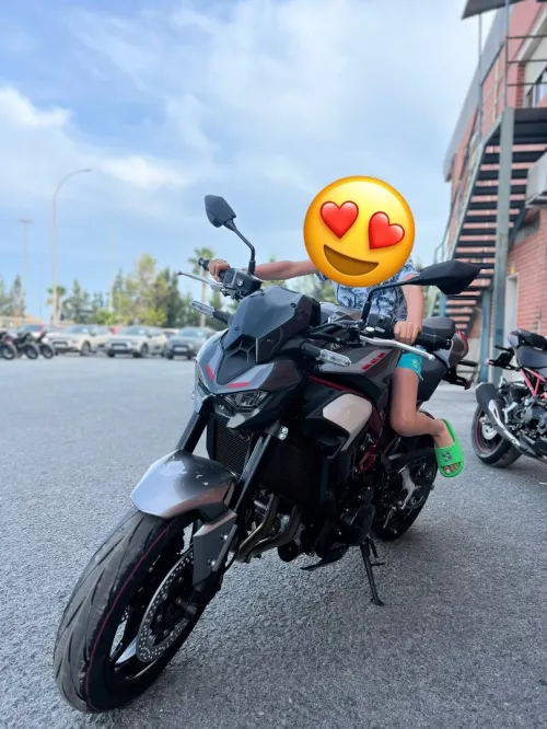 Kawazaki Z900 2025
