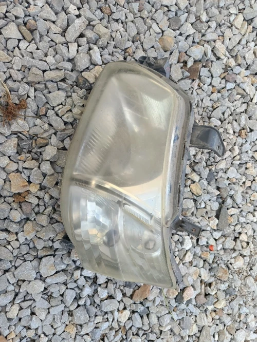 Far cote gauche Daihatsu grand maxx