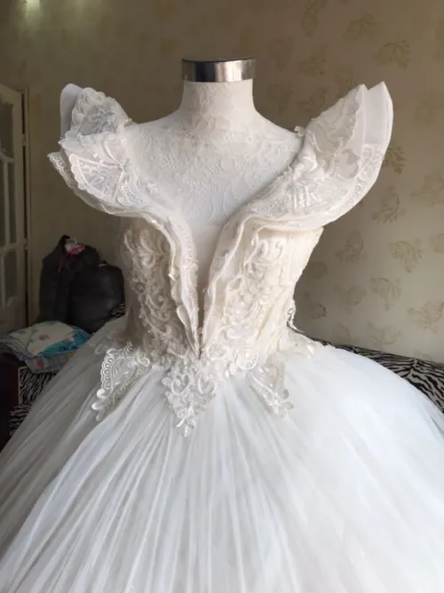 Des robes blanches à vendre 