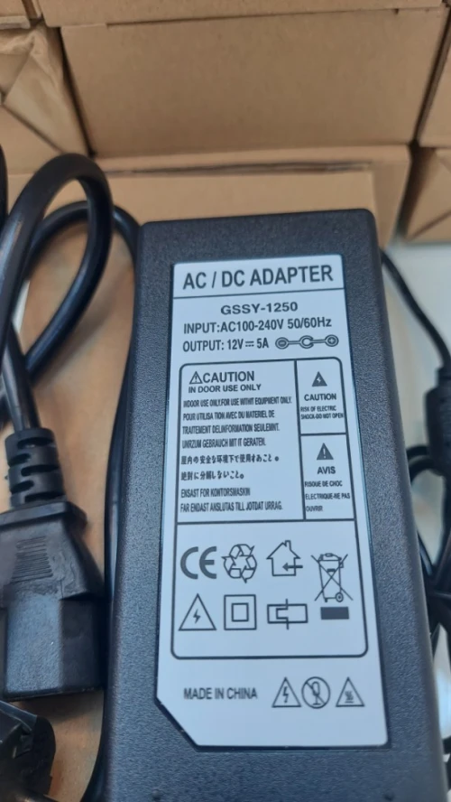 Adaptateur 12V 5A CCTV