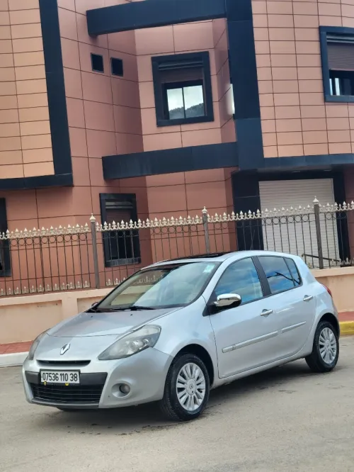Renault Clio 3 2010 Night & day