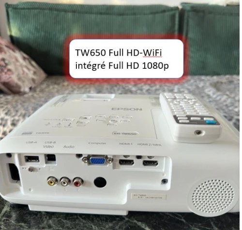 Epson EH-TW650 Wi-Fi intégré Resolution 1920x1080 Full HD 1080p 3100 Lumens 3LCD Contrast 15,000:1_dakhel kaba état 10/10