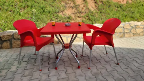 Tables et chaises plastique métal bois