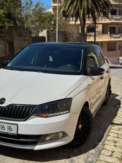 Skoda Fabia 2016 Style (avec toit panoramique)