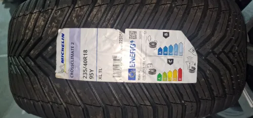 jantes en alliage avec pneus Audi