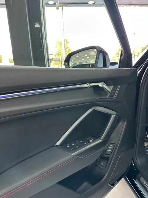 Audi Q3 2024 SLINE black édition