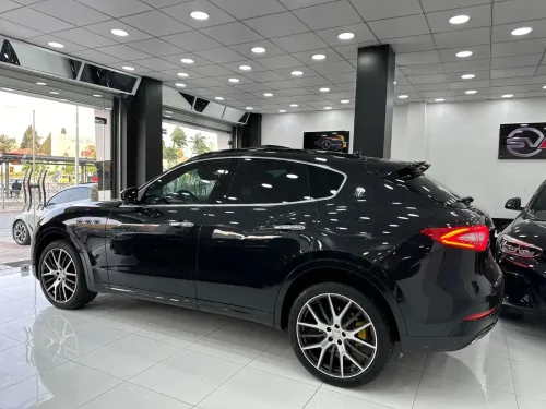 Maserati Maserati  Levante ￼ 2017 Maserati  Levante ￼