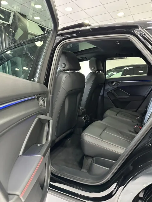 Audi Q3 2024 SLINE black édition