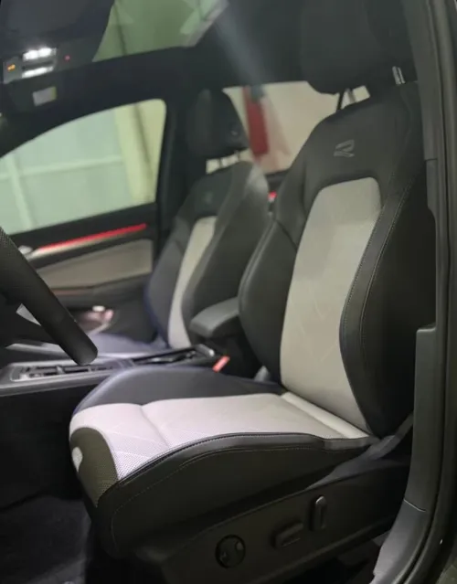 Volkswagen Golf 8 2025 Pro R-line