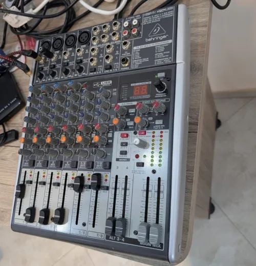 Table de mixage Behringer Xenyx X1204USB Original