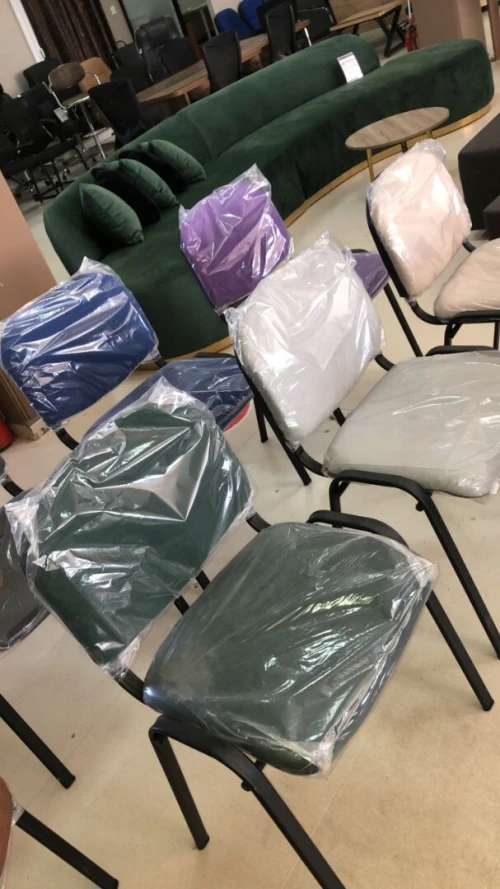 Des chaise Importation visiteurs