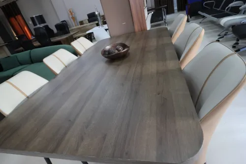 Table à manger En bois  avec chaises beige  *Élégance moderne et chaleur naturelle*