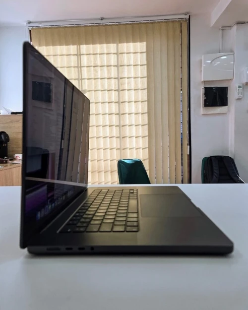 MacBook Pro M3 Max 16pouces 2024  ram128gb