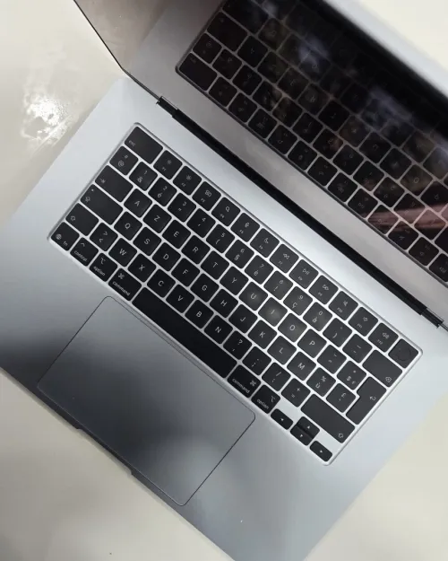 MACBOOK AIR M4 CHIP 2025 10C  15 Écran
