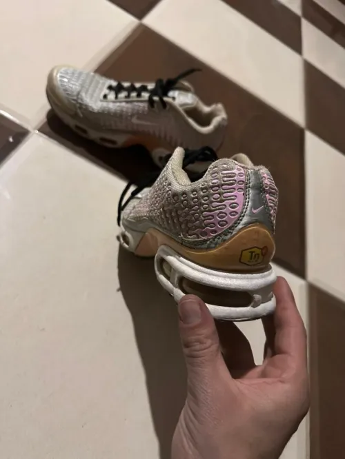 Baskettes +  Bottes Salomon حالة جيدة | Pointure 40 | السعر بالوصف | تواصل WhatsApp شاهد الصور