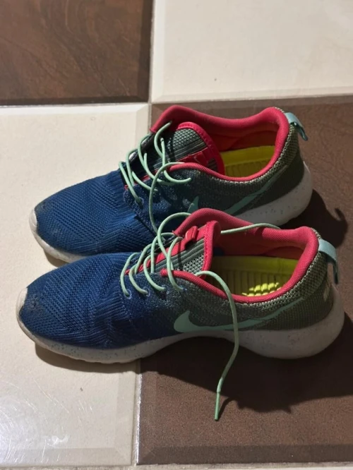 Baskettes +  Bottes Salomon حالة جيدة | Pointure 40 | السعر بالوصف | تواصل WhatsApp شاهد الصور