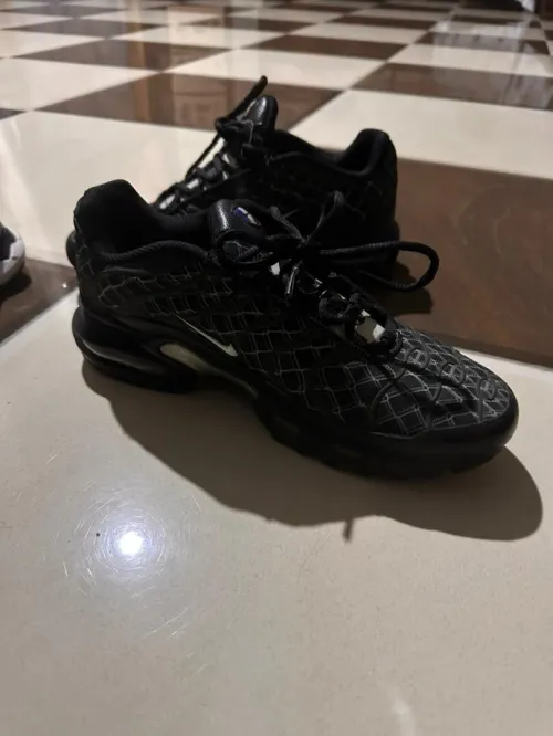 Baskettes +  Bottes Salomon حالة جيدة | Pointure 40 | السعر بالوصف | تواصل WhatsApp شاهد الصور