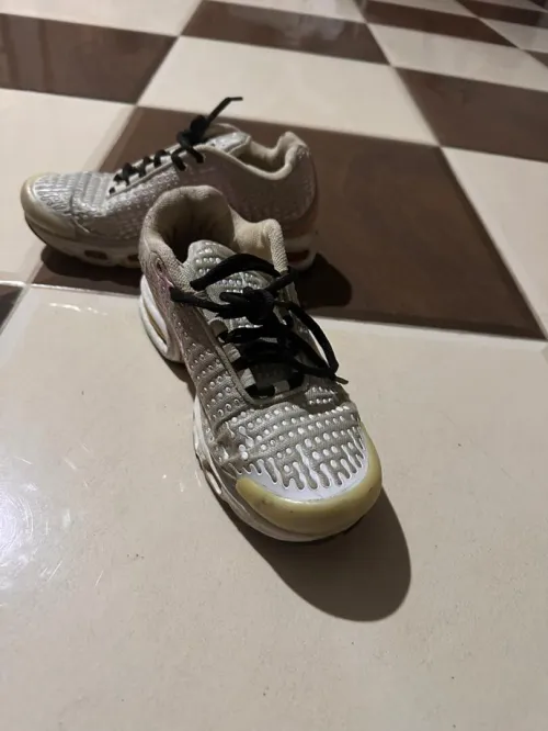 Baskettes +  Bottes Salomon حالة جيدة | Pointure 40 | السعر بالوصف | تواصل WhatsApp شاهد الصور