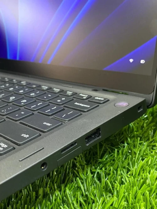 Dell latitude 5300 2in1 pc/ tablette i5 8eme génération ram 8go SSD 256Go tactile