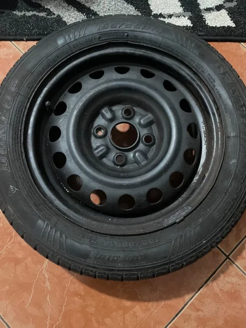 Pneu et jante neuf marque Dunlop 155/65 R14