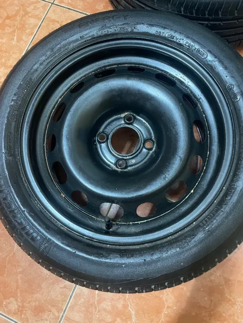 Pneu et jante tout neuf marque Michelin dimension 205/55R16
