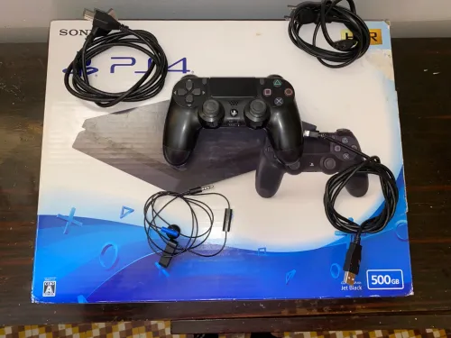 PS4 etat neuf avec boit et accessoires 