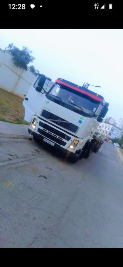 VOLVO 440 et MERCEDES ACTROS fh VOLVO 2006