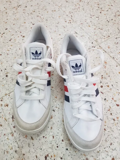 Paire de chaussure Adidas "cuir" taille 40