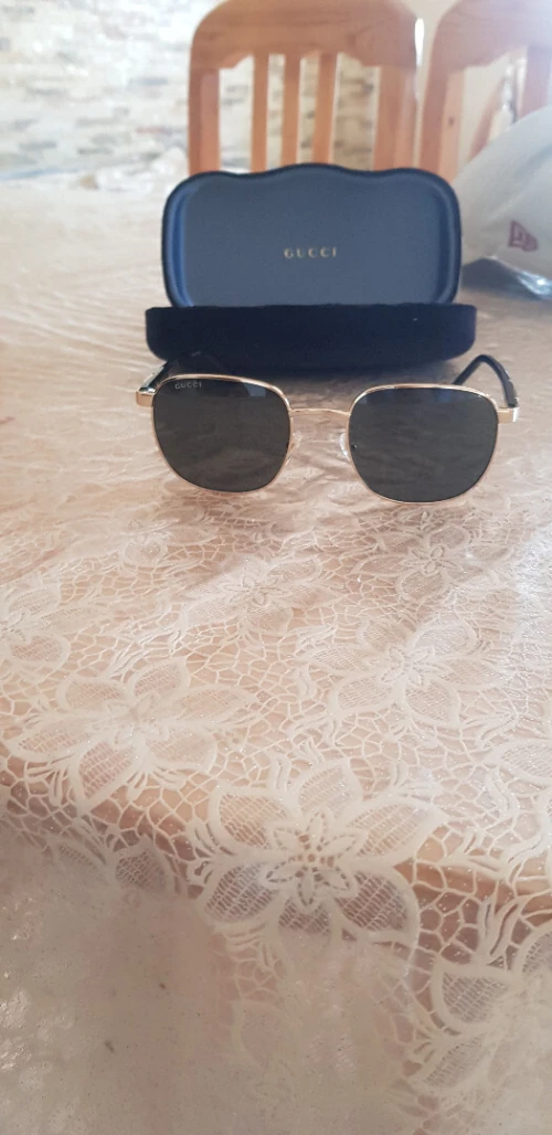 Lunettes de soleil "GUCCI" neuves  Authentiques avec boîte et étui, origine France