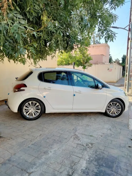 Peugeot 208 2016 Access Facelift