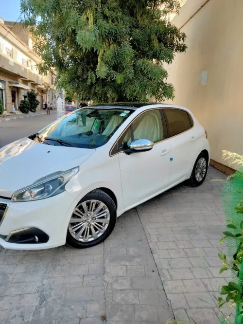 Peugeot 208 2016 Access Facelift