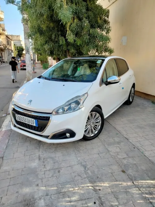 Peugeot 208 2016 Access Facelift