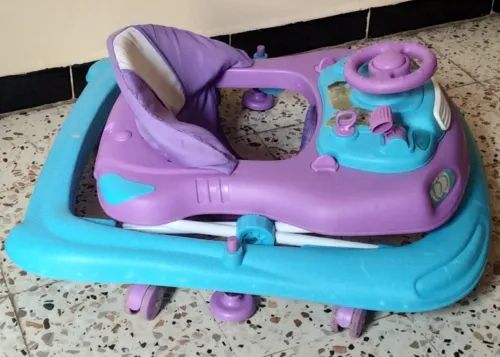 Trotteur avec hauteur réglable pour bébé
